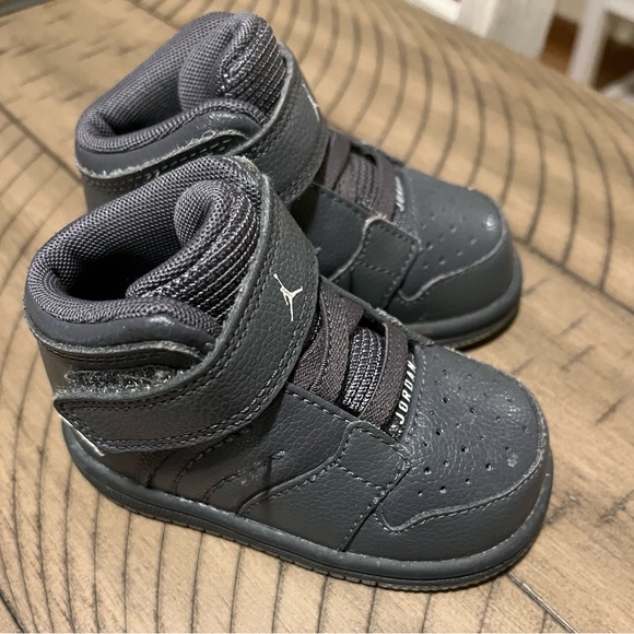 Toddler shoes jordan - Picture 2 of 2
